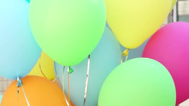 Balões Quente Oscilam Vento Balões Multicoloridos Close — Vídeo de Stock