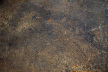 Eski bir kitap kapağının koyu kahverengi dokusu.