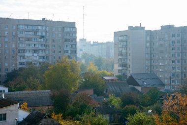 Ukrayna şehrinin şehir manzarası penceresinden görüntüle.