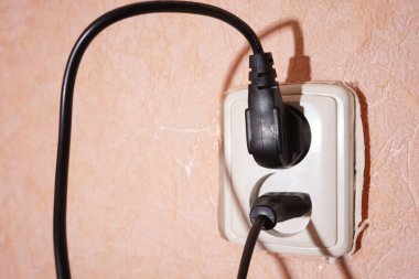 Cihazlarımızı ve aletlerimizi hayata geçiren elektrik kablosu..
