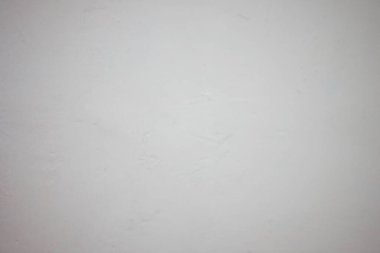 Düz beyaz bir duvar yumuşak, ince bir dokuya ve nazik bir iç aydınlatmaya sahiptir. Basitlik, çeşitli etkinlikler ve ayarlar için uygun sakin bir atmosfer yaratır..