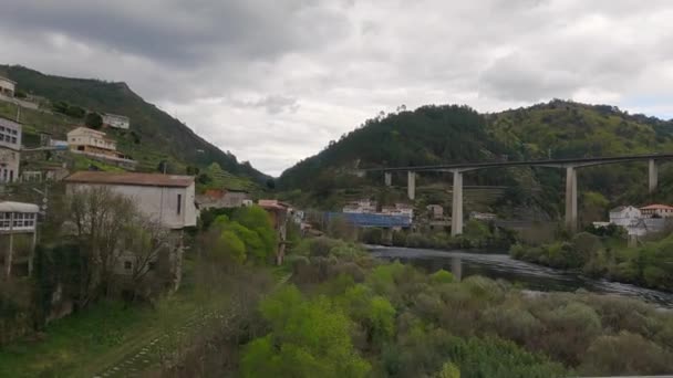 Traveling New Peares Bridge You Can See Confluence Mio River — Stockvideo