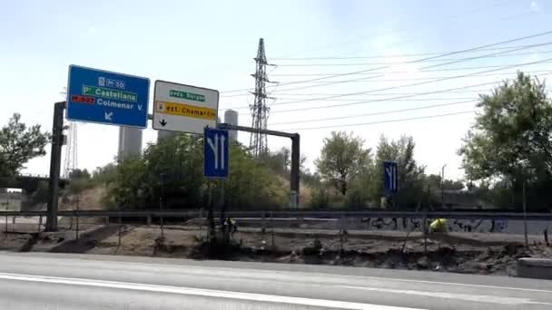 Madrid Spanya 2023 Bilinen M30 Otobanından Madrid Sembolik Kulelerini Gören — Stok video