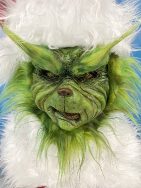 Madrid, İspanya; 01-03-2024: 2000 filminin kendi versiyonunda Grich olarak bilinen Noel 'den nefret eden kurgusal karakterin tutuklanması