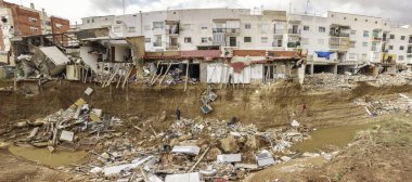 Chiva, Valencia, İspanya; 11-06-2024: Valensiya Topluluğu üzerinde Dana 'nın şiddetli yağmurlarının yol açtığı Poyo vadisindeki sel binaların yarısı yıkıldı