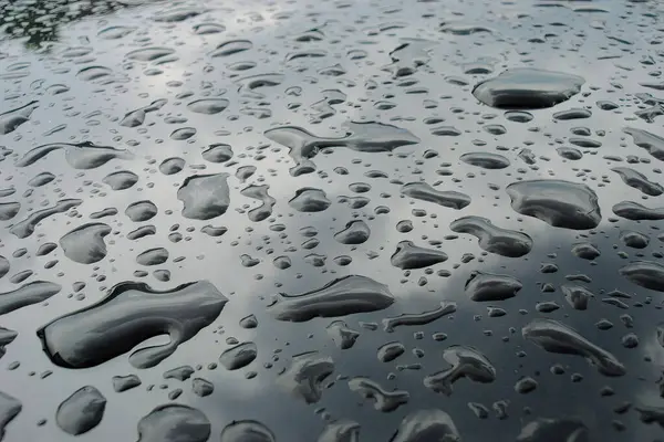 Impuscaturi Extreme Ploaie Transparentă Sau Picături Apă Suprafața Metalică Lucioasă — Fotografie, imagine de stoc