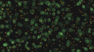 Animasyon yeşil dairesel şekilli bokeh parçacıkları ve siyah arka planda parlak altın kıvılcımları olan soyut bir şenlik alanı. Doğum günü partisi ya da Noel tatili için dekoratif video animasyonu.