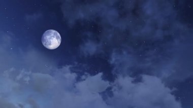 Tüylü kümülüs bulutları arasında muhteşem bir dolunay olan romantik yıldızlı gece gökyüzü. Sihirli gece bulutlu cennet fotokopi alanı ile doğal arka plan, uzay fantazisinde üç boyutlu animasyon.
