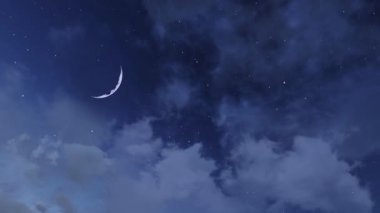 Tüylü kümülüs bulutları arasında fantastik büyük yarım ay ile sihirli yıldızlı gece gökyüzü. Romantik gece vakti bulutlu cennet ve yeni ay doğal arka plan, uzayda uçmak 3 boyutlu fantezi animasyonu.