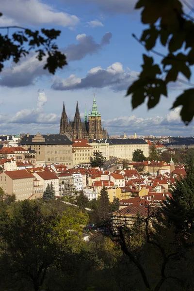 Otoño Praga Ciudad Con Castillo Gótico Colorida Naturaleza Árboles Cielo — Foto de Stock