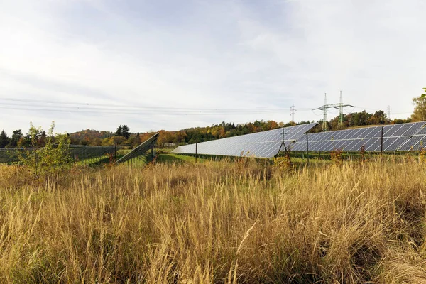 Солнечная Электростанция Осенью Природа — стоковое фото