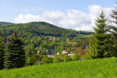 Mala Skala, Çek cennetinin incisi olarak da bilinen Little Rock, Çek Cumhuriyeti 'nin kumtaşı kayalarının altındaki Jizera Nehri' nin derin vadisinde bulunur.