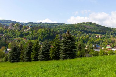 Mala Skala, Çek cennetinin incisi olarak da bilinen Little Rock, Çek Cumhuriyeti 'nin kumtaşı kayalarının altındaki Jizera Nehri' nin derin vadisinde bulunur.