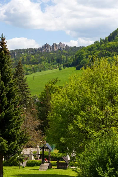 Prachtige Zandstenen Rotsen Tsjechisch Paradijs Heldergroene Natuur Mala Skala Little — Stockfoto