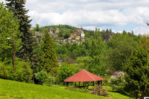 Çek Cennetinde Güzel Kumtaşı Kayaları Açık Yeşil Doğa Mala Skala — Stok fotoğraf