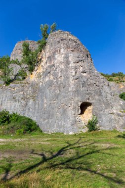 Berounka Nehri, Orta Bohemya, Çek Cumhuriyeti hakkında Korumalı Kireçtaşı Manzarası Cesky Kras