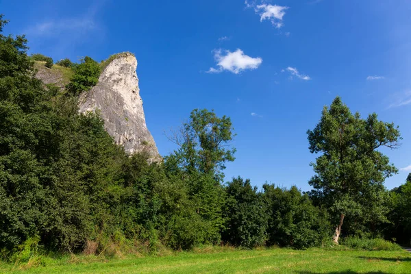 保護された石灰岩の風景チェコ共和国中央ボヘミア ベルヌンカ川についてのCesky Kras — ストック写真