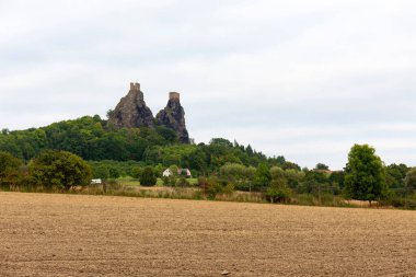 Çek Cumhuriyeti 'nin güzel manzarasında Bohem Cenneti' nden Trosky Kalesi