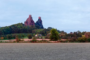Çek Cumhuriyeti 'nin güzel manzarasında Bohem Cenneti' nden Trosky Kalesi
