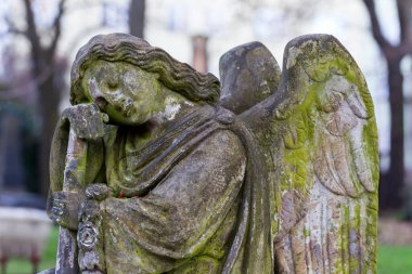 Tarihi heykel üzerinde gizemli eski Prag Mezarlığı, Çek Cumhuriyeti