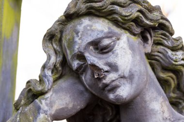 Tarihi heykel üzerinde gizemli eski Prag Mezarlığı, Çek Cumhuriyeti