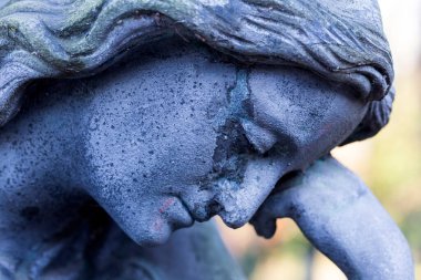 Tarihi heykel üzerinde gizemli eski Prag Mezarlığı, Çek Cumhuriyeti