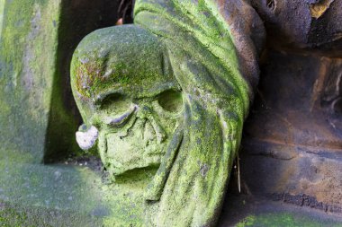 Tarihi heykel üzerinde gizemli eski Prag Mezarlığı, Çek Cumhuriyeti