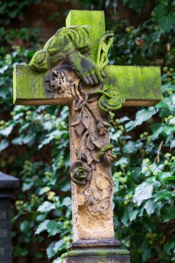 Tarihi heykel üzerinde gizemli eski Prag Mezarlığı, Çek Cumhuriyeti