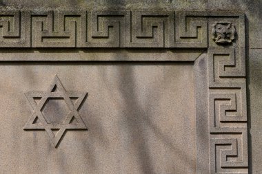 Çek Cumhuriyeti Prag Yahudi Mezarlığı 'ndan Tombstone' un detayları.