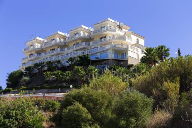 Mijas, Endülüs, İspanya 'da güzel ve renkli İspanyol bitki ve mimarisi