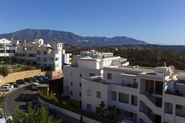 Mijas, Endülüs, İspanya 'da güzel ve renkli İspanyol bitki ve mimarisi