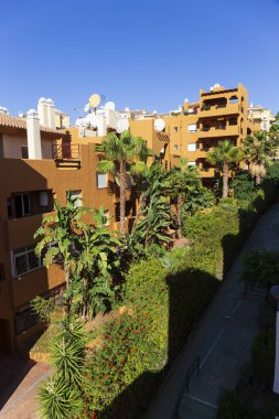 Mijas, Endülüs, İspanya 'da güzel ve renkli İspanyol bitki ve mimarisi