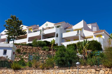 Mijas, Endülüs, İspanya 'da güzel ve renkli İspanyol bitki ve mimarisi