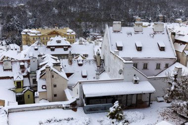Romantik karlı Prag Küçük Kasaba Tarihi Çatıları, Çek Cumhuriyeti