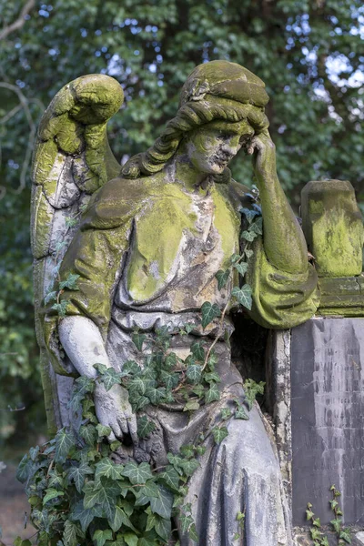 Estátua Histórica Sobre Mistério Antigo Cemitério Praga República Checa Fotografias De Stock Royalty-Free