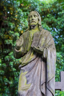 Tarihi heykel üzerinde gizemli eski Prag Mezarlığı, Çek Cumhuriyeti