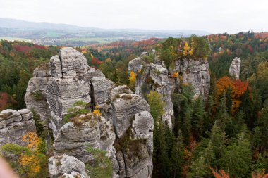 kolorowy krajobraz jesień w Czeskim Raju, Republika Czeska 