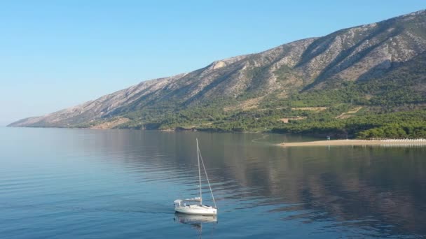 White Yacht Sunrise Golden Horn Beach Island Brac Croatia — 비디오