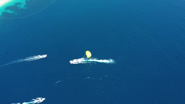 People Slowly Take Boat Parachute Parasailing Golden Horn Beach — стокове відео