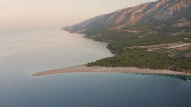 Hırvatistan 'ın Brac adasındaki ünlü Altın Boynuz plajı.