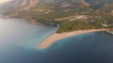 Hırvatistan 'ın Brac adasındaki ünlü Altın Boynuz plajı.