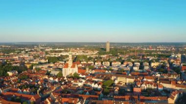 Augsburg şehir merkezinin en üst manzarası. St. Ulrich Kilisesi.