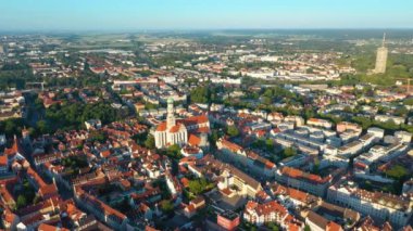 Augsburg şehir merkezinin en üst manzarası. St. Ulrich Kilisesi.