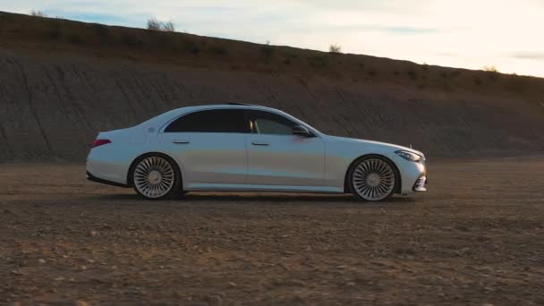 Augsburg Bavaria Germany October 2022 White Mercedes Maybach Sand Pit — 图库视频影像