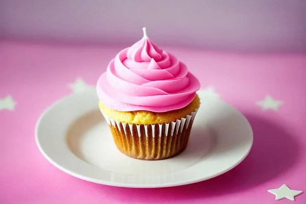 ピンク色のバタークリームを背景にしたカップケーキ — ストック写真