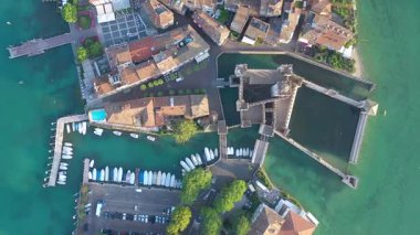 Kale Sirmione lake Garda, İtalya