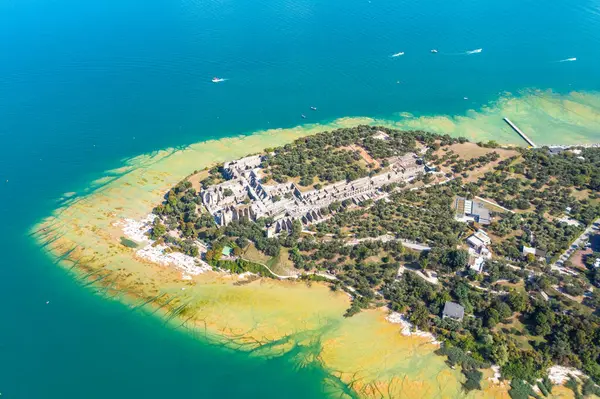 Grotte di Catullo, Sirmione Gölü Garda İtalya.