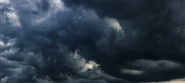 Тёмное Небо Плохими Облаками Сходящимися Друг Другом Сильный Шторм Перед — стоковое фото