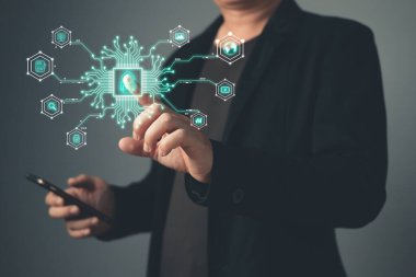 Bir kişi Ai çipine dokunur. Yeni teknoloji büyük veri ve iş süreci stratejisi, müşteri hizmetleri yönetimi. Dijital dönüşüm yönetimi, şeylerin interneti. Bulut bilgisayarı..