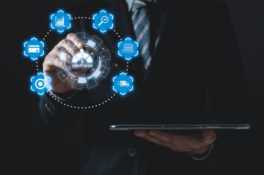 Elektronik sektörde planlanacak hologram kredi raporuna el ile dokunun ve çevrimiçi üretim ödemesi satın alın veya satın alın. Finans ve çevrimiçi alışveriş kavramı.